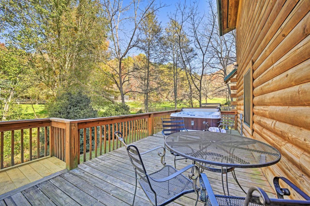 Creekside Bryson City Cabin With Private Hot Tub Villa Bagian luar foto