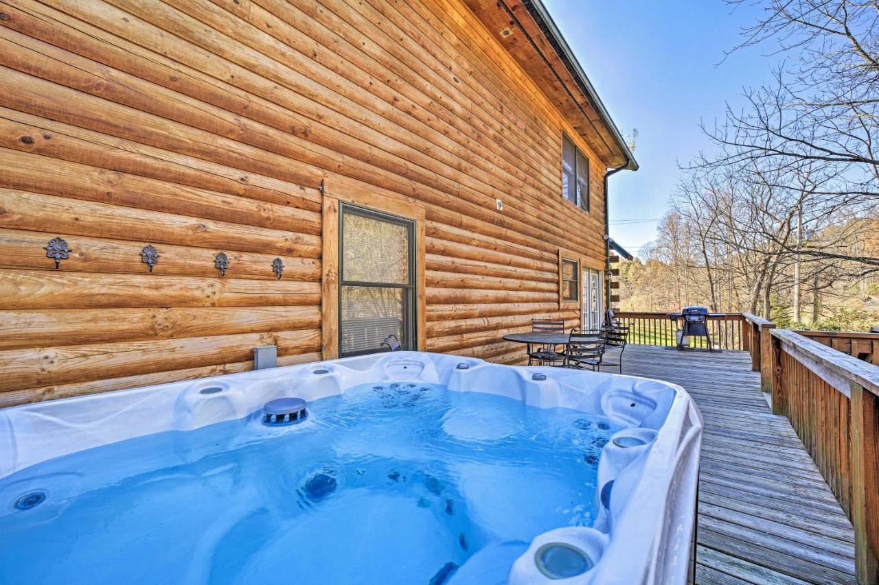 Creekside Bryson City Cabin With Private Hot Tub Bagian luar foto